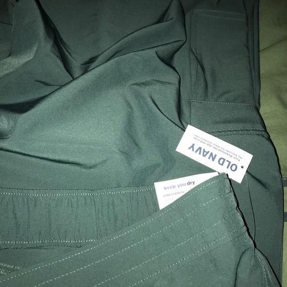super cooling and comfy, old Navy green active wear cargo pants - Picture 2 of 5